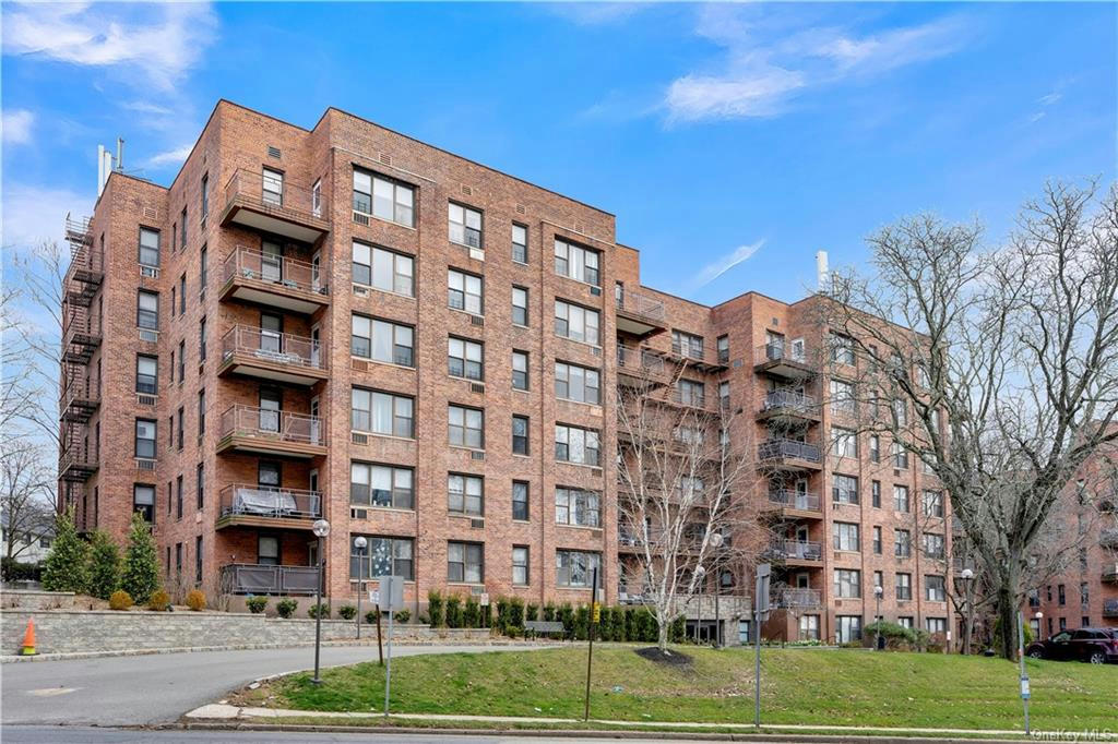 117 S HIGHLAND AVE APT 3E, OSSINING, NY 10562, photo 1 of 17