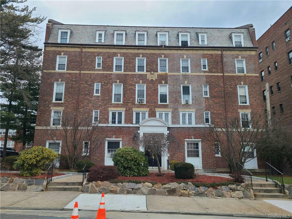 208 CENTRE AVE APT 4B, NEW ROCHELLE, NY 10805, photo 1 of 11