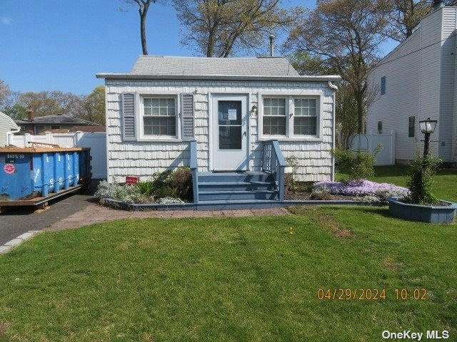 15 ENGELKE ST, PATCHOGUE, NY 11772, photo 1 of 32