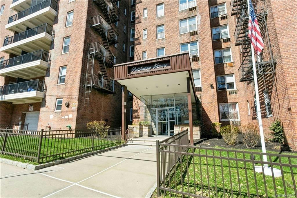 61 BRONX RIVER RD APT 2I, YONKERS, NY 10704, photo 1 of 8