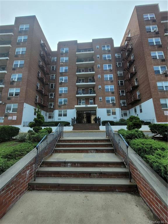 440 WARBURTON AVE APT 3A, YONKERS, NY 10701, photo 1 of 14