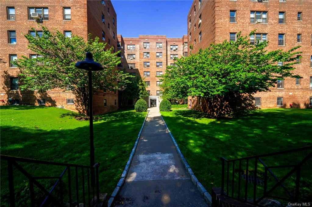 485 E LINCOLN AVE APT 118, MOUNT VERNON, NY 10552, photo 1 of 12