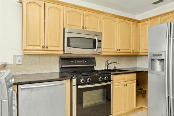 23 WATER GRANT ST APT 8L, YONKERS, NY 10701, photo 3 of 9