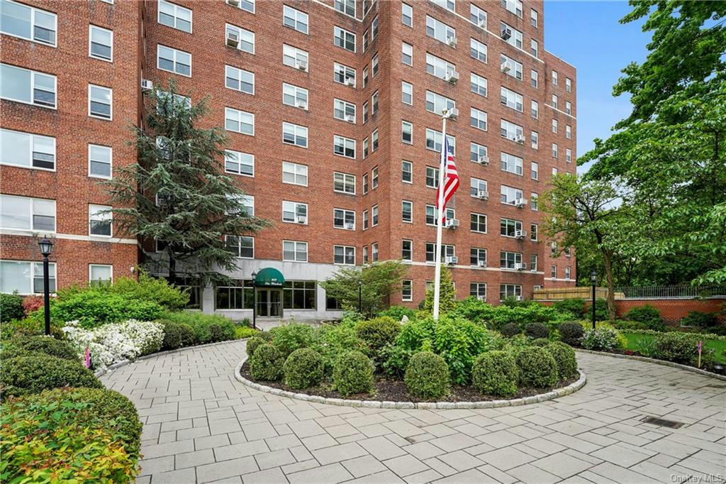 900 PALMER RD APT 4G, BRONXVILLE, NY 10708, photo 1 of 17