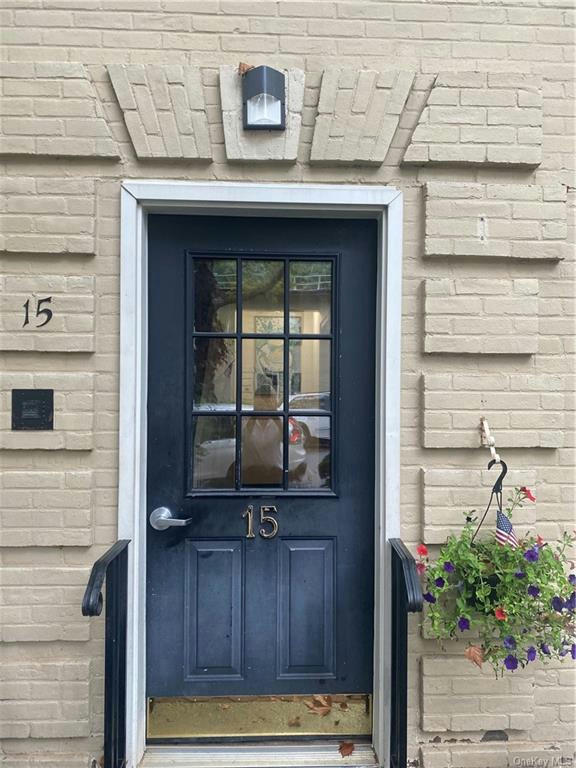 15 FIELD END LN APT 1R, EASTCHESTER, NY 10709, photo 1 of 11