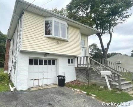 1053 JOSELSON AVE, BAY SHORE, NY 11706 - Image 1